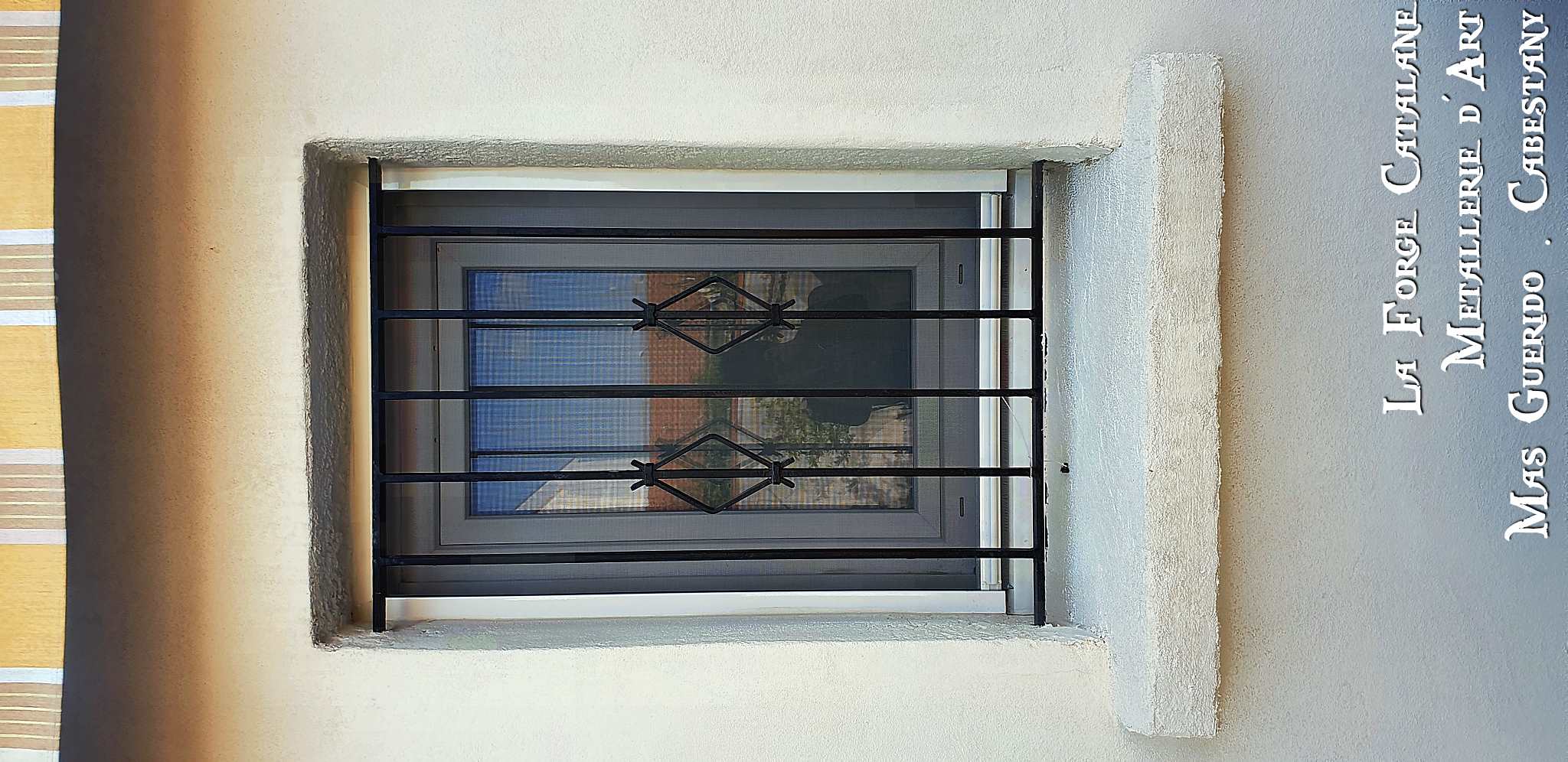 grille de protection motif losange fer plat forge catalane.jpg